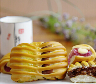 【供应【老先森】蝴蝶夹心面包 早餐 零食 2.5KG一箱 麦得隆 一件代发